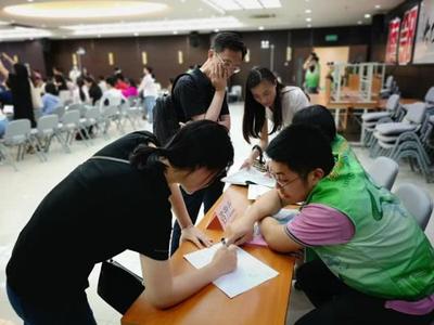 上海杨浦延吉新村街道举办高考志愿填报咨询活动
